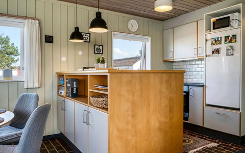 Enwald - 700M from the Sea: Træ, Indretning, Møbel, Gulvbelægning, Køkken, Loft, Countertop, Belysning, Lysarmatur, Etage