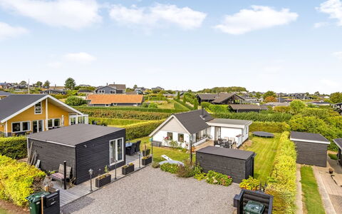 Arnia - 250M from the Sea: Sommerhus, Backyard, Gård, Garden Bygninger, Skur, Sidespor, Udendørs Møbler, Bjælkehytte, Udendørs Struktur, Hytte