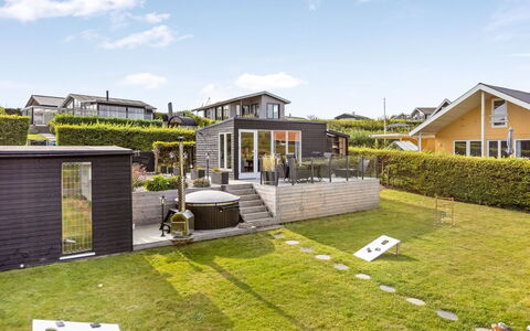 Arnia - 250M from the Sea: Sommerhus, Backyard, Gård, Garden Bygninger, Skur, Sidespor, Udendørs Møbler, Bjælkehytte, Udendørs Struktur, Hytte