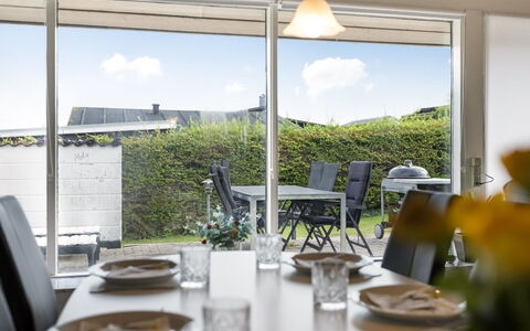 Arnia - 250M from the Sea: Sommerhus, Backyard, Gård, Garden Bygninger, Skur, Sidespor, Udendørs Møbler, Bjælkehytte, Udendørs Struktur, Hytte