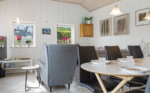 Arnia - 250M from the Sea: Sommerhus, Backyard, Gård, Garden Bygninger, Skur, Sidespor, Udendørs Møbler, Bjælkehytte, Udendørs Struktur, Hytte