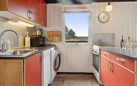 Joon - 100M from the Sea: Vaskemaskine, Større Bandage, Tørretumbler, Vaskerum, Køkken, Køkken Apparat, Countertop, Husholdningsapparat, Tap, Cabinetry