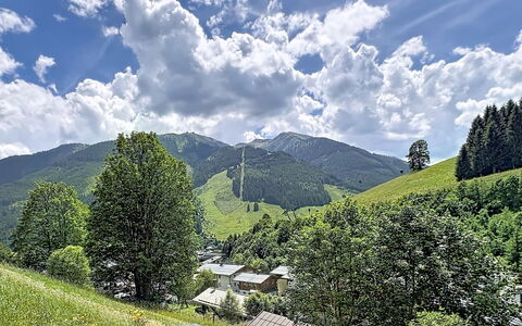 Saalbach-Hinterglemm 107: Bjergrige Landskabsformer, Bjerg, Træ, Grøn, Bakke, Natur, Naturlige Landskab, Highland, Bjergkæde, Landskab