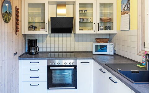 Haus 207: Køkken, Køkken Apparat, Countertop, Cabinetry, Større Bandage, Husholdningsapparat, Træ, Gulvbelægning, Indretning, Møbel