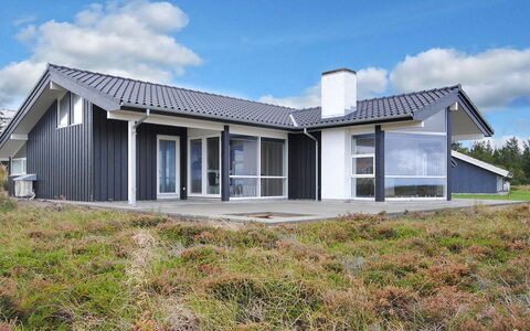 Arisa - 100M to the Fjord: Hus, Tag, Hjem, Sommerhus, Busk, Bunddække, Estate, Stuehus, Sidespor, Garden Bygninger