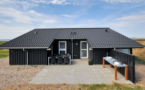 Arisa - 100M to the Fjord: Hus, Tag, Hjem, Sommerhus, Busk, Bunddække, Estate, Stuehus, Sidespor, Garden Bygninger