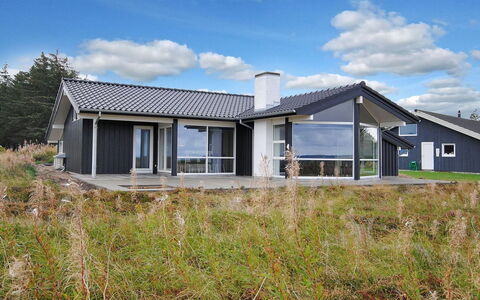 Arisa - 100M to the Fjord: Hus, Tag, Hjem, Sommerhus, Busk, Bunddække, Estate, Stuehus, Sidespor, Garden Bygninger
