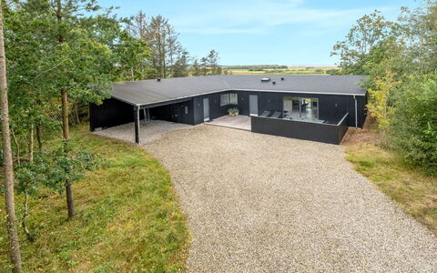 Lennart - 500M to the Fjord: Boligområde, Busk, Hus, Hjem, Have, Estate, Skygge, Landscaping, Lawn