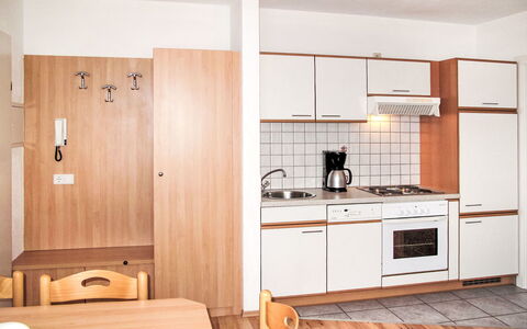 Prutz Kaunertal 666: Møbel, Indretning, Træ, Etage, Gulvbelægning, Værelse, Soveværelse, Lejlighed, Cabinetry, Seng