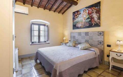 Villa Belchianti: Væg, Møbel, Indretning, Gulvbelægning, Etage, Hjem, Loft, Værelse, Soveværelse, Seng