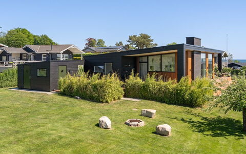 Karitte - 300M from the Sea: Træ, Hjem, Veranda, Dæk, Hårdttræ, Tag, Bejdse, Trægulve, Eco Hotel