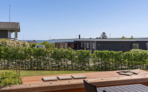 Karitte - 300M from the Sea: Træ, Hjem, Veranda, Dæk, Hårdttræ, Tag, Bejdse, Trægulve, Eco Hotel
