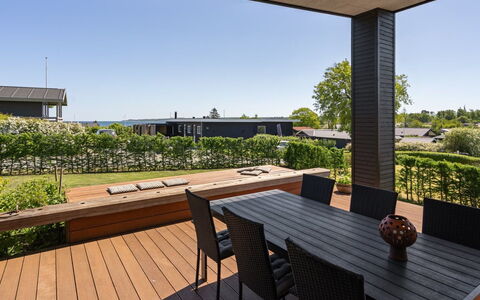 Karitte - 300M from the Sea: Træ, Hjem, Veranda, Dæk, Hårdttræ, Tag, Bejdse, Trægulve, Eco Hotel
