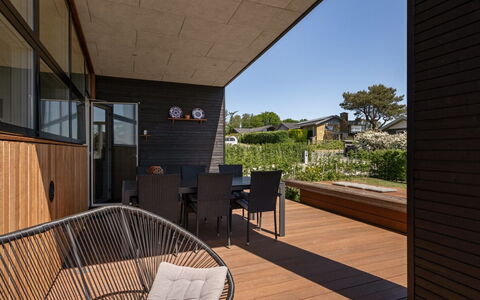 Karitte - 300M from the Sea: Træ, Hjem, Veranda, Dæk, Hårdttræ, Tag, Bejdse, Trægulve, Eco Hotel