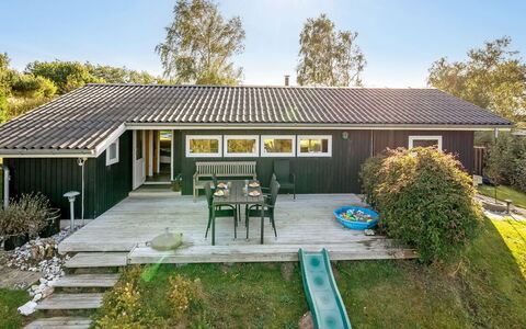 Eggertsine - 1.2Km from the Sea: Tag, Hus, Arkitektur, Hjem, Sommerhus, Dør, Sidespor, Estate, Garden Bygninger, Have