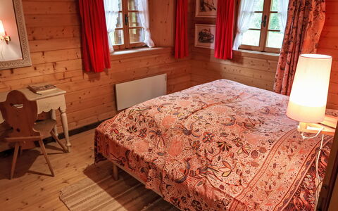 Rodas Soura 5: Møbel, Indretning, Træ, Gulvbelægning, Etage, Loft, Soveværelse, Seng, Værelse, Bejdse