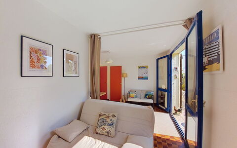 Le Barcarès 255: Møbel, Indretning, Gulvbelægning, Etage, Træ, Værelse, Couch, Loft, Stue, Lejlighed