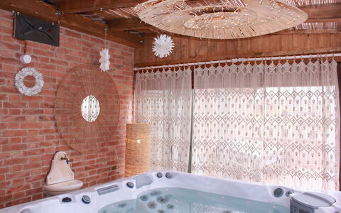 Holiday Home Croce With Spa: Indretning, Møbel, Etage, Gulvbelægning, Soveværelse, Træ, Loft, Seng, Belysning, Værelse