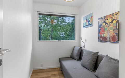 Litle - 30M from the Sea: Væg, Indretning, Gulvbelægning, Etage, Loft, Værelse, Møbel, Couch, Lejlighed, Stue