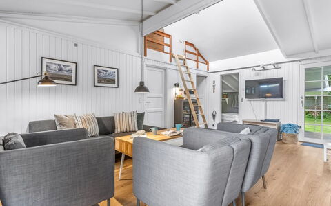 Effy - 600M from the Sea: Tag, Hus, Hjem, Sommerhus, Dør, Sidespor, Dæk, Veranda, Planke, Hårdttræ