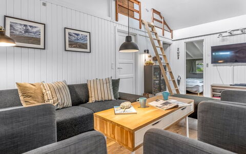 Effy - 600M from the Sea: Tag, Hus, Hjem, Sommerhus, Dør, Sidespor, Dæk, Veranda, Planke, Hårdttræ