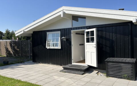 Effy - 600M from the Sea: Tag, Hus, Hjem, Sommerhus, Dør, Sidespor, Dæk, Veranda, Planke, Hårdttræ