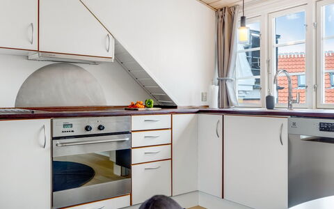 Edel - 250M from the Sea: Gulvbelægning, Træ, Indretning, Etage, Køkken, Loft, Countertop, Trægulve, Større Bandage, Møbel