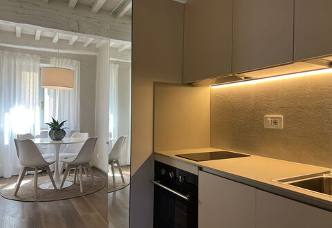 Guelfa 60: Indretning, Væg, Gulvbelægning, Træ, Møbel, Etage, Loft, Køkken, Værelse, Belysning