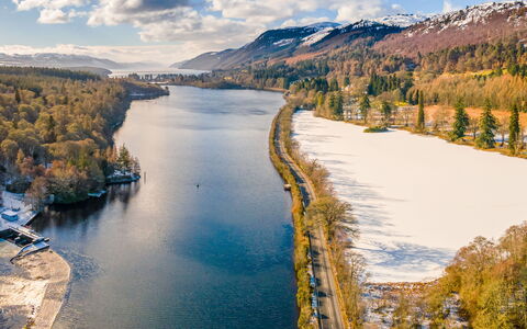 Highland View: Vand, Vandressourcer, Krop Af Vand, Natur, Naturlige Landskab, Vandløb, Vandvej, Kanal, Bank, Landskab
