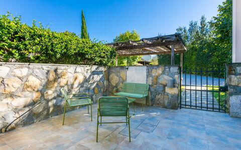 Albachiara: Lejlighed, Estate, Gård, Lawn, Landscaping, Altan, Villa