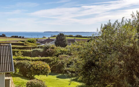Quanna - 450M from the Sea: Sommerhus, Backyard, Gård, Garden Bygninger, Skur, Sidespor, Udendørs Møbler, Bjælkehytte, Udendørs Struktur, Hytte