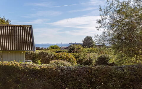 Quanna - 450M from the Sea: Sommerhus, Backyard, Gård, Garden Bygninger, Skur, Sidespor, Udendørs Møbler, Bjælkehytte, Udendørs Struktur, Hytte