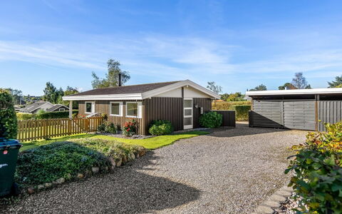 Quanna - 450M from the Sea: Sommerhus, Backyard, Gård, Garden Bygninger, Skur, Sidespor, Udendørs Møbler, Bjælkehytte, Udendørs Struktur, Hytte