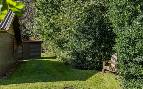 Aron - 30Km from the Sea: Busk, Have, Sommerhus, Bunddække, Lawn, Backyard, Garden Bygninger, Gård, Skygge, Skur