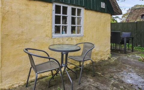 Thorfrid - 1Km from the Sea: Træ, Møbel, Etage, Sommerhus, Stol, Bejdse, Skygge, Naturmateriale, Hårdttræ, Maling