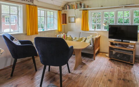 Thorfrid - 1Km from the Sea: Træ, Indretning, Møbel, Etage, Hårdttræ, Bejdse, Sommerhus, Loft, Design