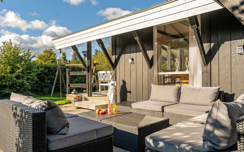 Inola - 3.5Km from the Sea: Blå, Busk, Sommerhus, Bunddække, Have, Estate, Skygge, Landscaping, Stuehus, Eco Hotel