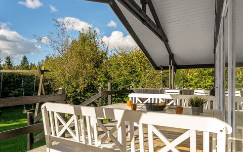 Inola - 3.5Km from the Sea: Blå, Busk, Sommerhus, Bunddække, Have, Estate, Skygge, Landscaping, Stuehus, Eco Hotel