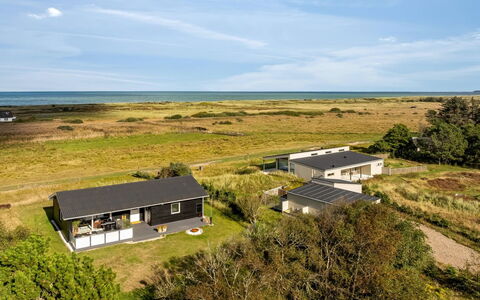 Sarika - 500M from the Sea: Blå, Busk, Sommerhus, Bunddække, Have, Estate, Skygge, Landscaping, Stuehus, Eco Hotel