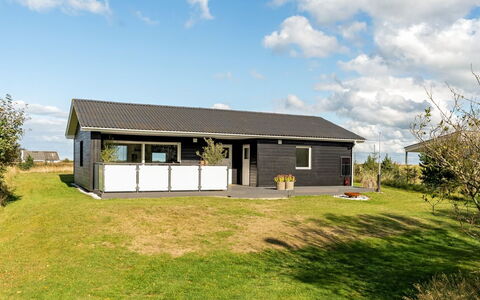Sarika - 500M from the Sea: Blå, Busk, Sommerhus, Bunddække, Have, Estate, Skygge, Landscaping, Stuehus, Eco Hotel