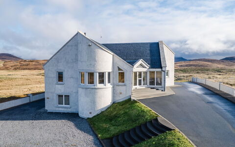 Benderloch House & Frobost Lodge: Indretning, Møbel, Couch, Gulvbelægning, Etage, Værelse, Loft, Stue, Lejlighed