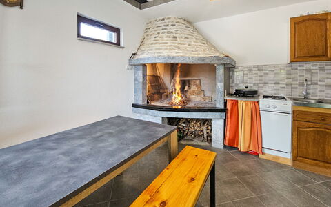 Vinovac: Møbel, Loft, Indretning, Værelse, Hearth, Naturmateriale, Stol, Hårdttræ, Flise, Bejdse