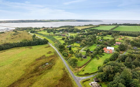 Velika - 300M to the Fjord: Sommerhus, Backyard, Gård, Garden Bygninger, Skur, Sidespor, Udendørs Møbler, Bjælkehytte, Udendørs Struktur, Hytte