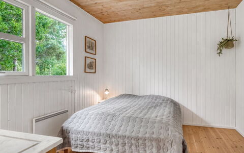 Ingamaj - 4Km from the Sea: Træ, Gulvbelægning, Loft, Etage, Indretning, Soveværelse, Trægulve, Seng, Planke, Værelse