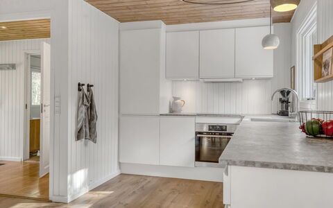 Ingamaj - 4Km from the Sea: Gulvbelægning, Indretning, Køkken, Etage, Træ, Countertop, Trægulve, Loft, Køkken Apparat, Møbel