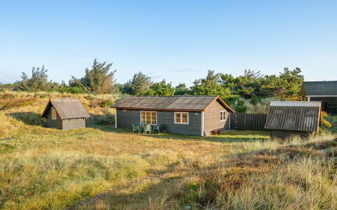Acucena - 500M from the Sea: Sommerhus, Backyard, Gård, Garden Bygninger, Skur, Sidespor, Udendørs Møbler, Bjælkehytte, Udendørs Struktur, Hytte