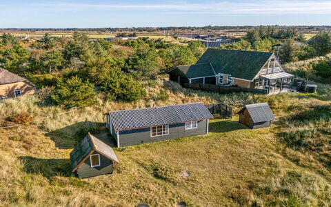 Acucena - 500M from the Sea: Sommerhus, Backyard, Gård, Garden Bygninger, Skur, Sidespor, Udendørs Møbler, Bjælkehytte, Udendørs Struktur, Hytte