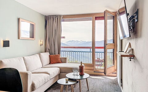 Les Arcs 251: Indretning, Møbel, Træ, Gulvbelægning, Etage, Værelse, Loft, Lejlighed, Stue, Couch