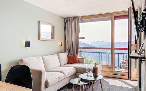Les Arcs 251: Møbel, Indretning, Værelse, Etage, Gulvbelægning, Stol, Lejlighed, Loft, Stue, Gardin