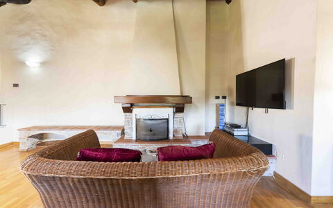 Villa Tambellini De Fondra: Møbel, Træ, Gulvbelægning, Indretning, Etage, Værelse, Loft, Stue, Couch